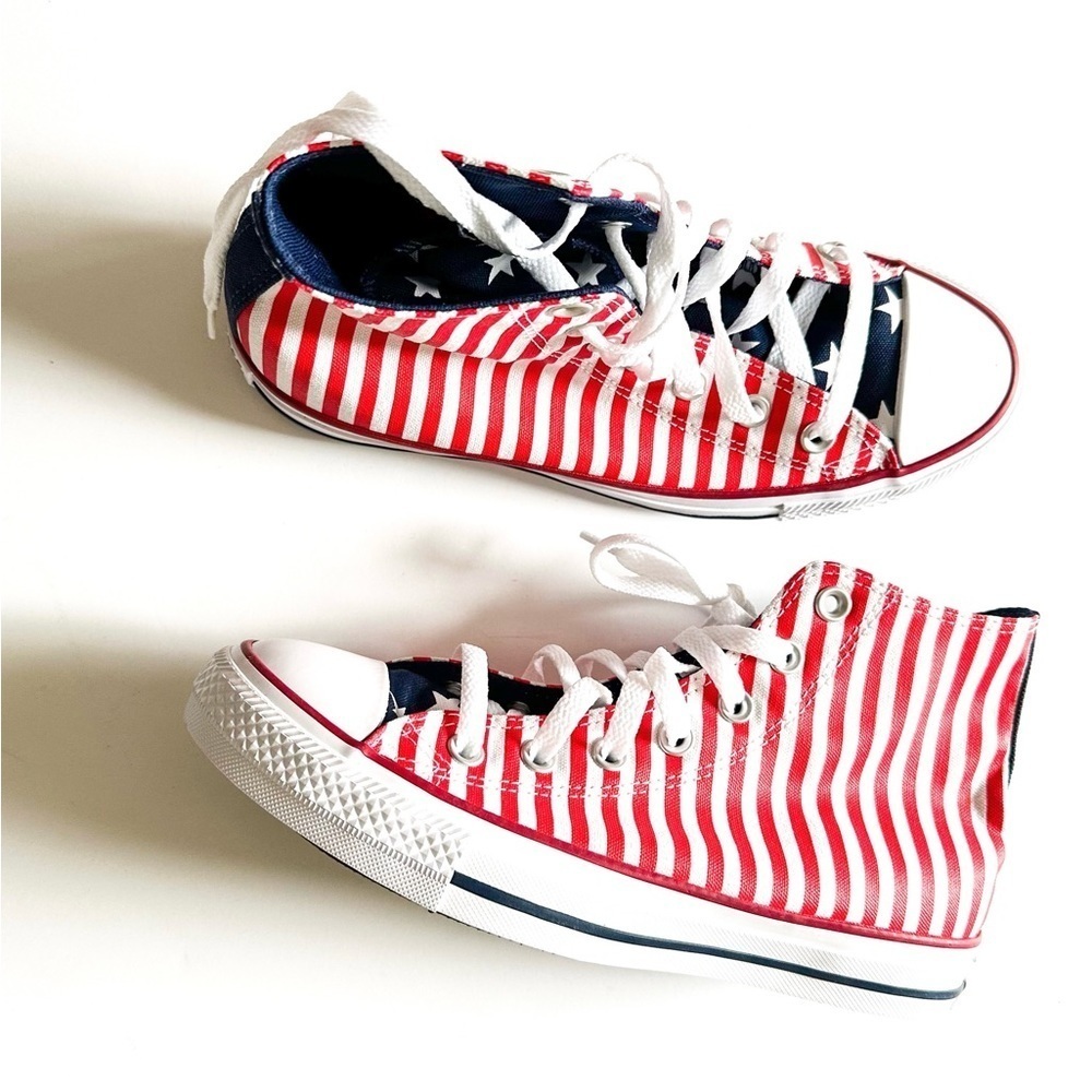 CONVERSE Women
Size 7.5 High Top Red White
Stars & Stripes Canvas Sneaker NWOT - Picture 2 of 9